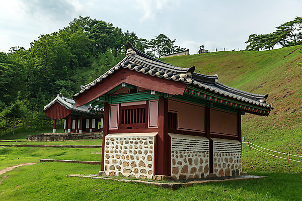 포토 JPG 주간 나무 여행 한국 풍경 사람없음 야외 여름 관광지 여름풍경 문화재 국내여행 명승지 비각 역사탐방 영월 영월장릉 국내포토 자연요소 식물 계절 아시아 역사 강원도 왕릉 탐방 파일형식 여름_계절