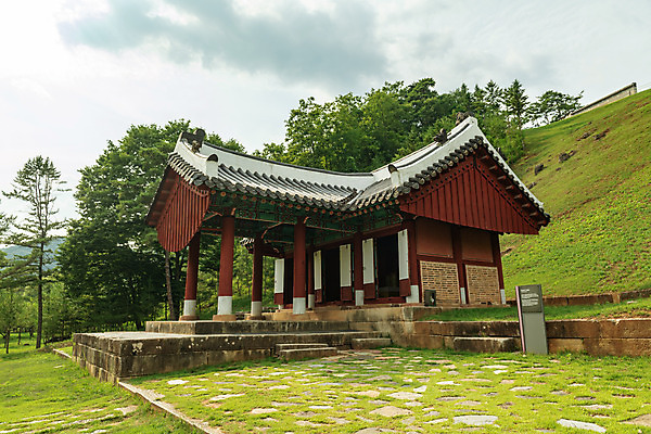 포토 JPG 주간 나무 여행 하늘 한국 풍경 사람없음 야외 여름 관광지 여름풍경 문화재 국내여행 명승지 역사탐방 영월 정자각 영월장릉 국내포토 자연요소 식물 계절 아시아 역사 강원도 왕릉 탐방 파일형식 여름_계절