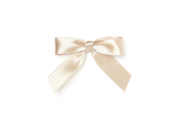 포토 JPG 스튜디오촬영 리본 포장 실내 선물 누끼 사람없음 하이앵글 한개 금색 축하 끈 오브젝트 흰배경 매듭 플랫레이 국내포토 1 뷰포인트 컬러 백그라운드 컨셉 내부 흰색 플랫 파일형식