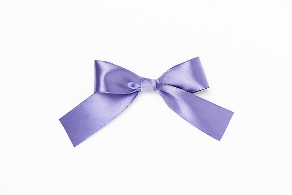 포토 JPG 스튜디오촬영 리본 포장 실내 선물 누끼 사람없음 하이앵글 한개 보라색 축하 끈 오브젝트 흰배경 매듭 플랫레이 국내포토 1 뷰포인트 컬러 백그라운드 컨셉 내부 흰색 플랫 파일형식