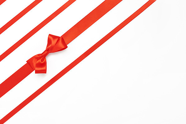 포토 JPG 스튜디오촬영 리본 포장 실내 선물 누끼 사람없음 빨간색 하이앵글 한개 축하 끈 오브젝트 흰배경 매듭 플랫레이 국내포토 1 뷰포인트 컬러 백그라운드 컨셉 내부 흰색 플랫 파일형식