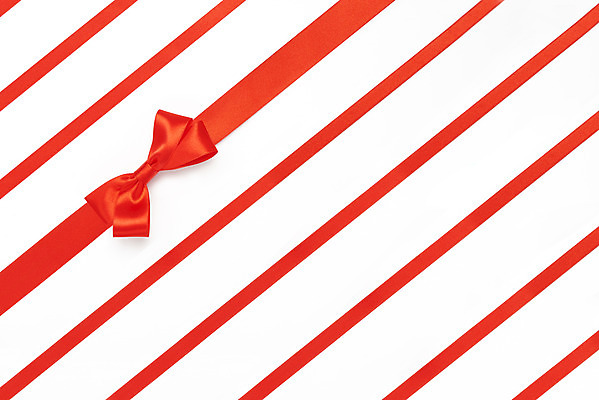 포토 JPG 스튜디오촬영 리본 포장 실내 선물 누끼 사람없음 빨간색 하이앵글 한개 축하 끈 오브젝트 흰배경 매듭 플랫레이 국내포토 1 뷰포인트 컬러 백그라운드 컨셉 내부 흰색 플랫 파일형식