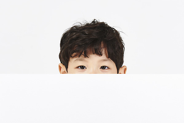 포토 JPG 스튜디오촬영 남자 얼굴 어린이 모션 실내 한명 서기 누끼 근접촬영 신체부위 한국인 흰배경 숨기 소년한명만 국내포토 1 뷰포인트 백그라운드 사람 동양인 내부 흰색 남자한명만 소년만 파일형식