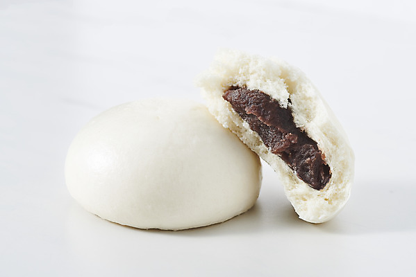 포토 JPG 스튜디오촬영 단면 디저트 실내 누끼 사람없음 두개 뜨거움 달콤 흰배경 겨울간식 군것질 단팥 호빵 국내포토 음식 빵 백그라운드 2 내부 흰색 맛 파일형식