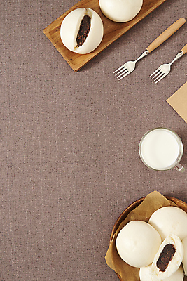 포토 JPG 스튜디오촬영 포크 디저트 실내 누끼 사람없음 하이앵글 여러개 우유 뜨거움 달콤 겨울간식 군것질 나무접시 호빵 플랫레이 갈색배경 2025년 트렌드컬러 국내포토 모카무스 식기 접시 음식 빵 뷰포인트 컬러 다수 백그라운드 유제품 내부 갈색 플랫 맛 연도 파일형식