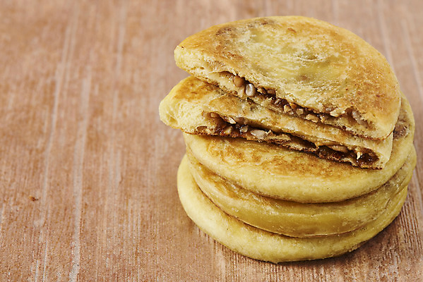 포토 JPG 스튜디오촬영 단면 디저트 실내 누끼 사람없음 쌓기 여러개 뜨거움 달콤 겨울음식 겨울간식 군것질 호떡 갈색배경 제철음식 나무배경 국내포토 음식 다수 백그라운드 겨울 모션 내부 갈색 맛 제철 파일형식