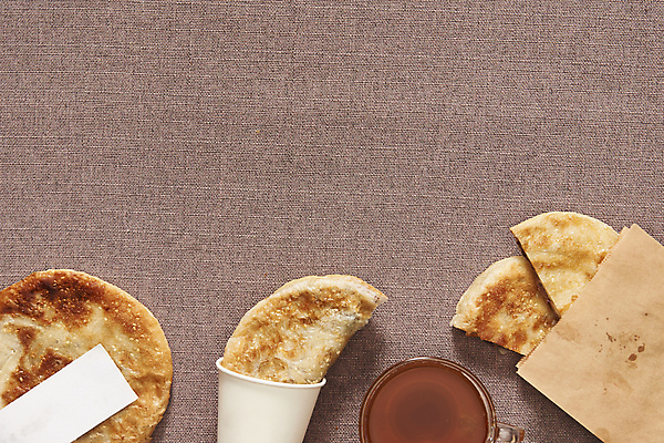 포토 JPG 스튜디오촬영 단면 디저트 실내 누끼 사람없음 하이앵글 종이봉투 여러개 뜨거움 달콤 종이컵 겨울음식 겨울간식 군것질 꿀 호떡 플랫레이 갈색배경 2025년 제철음식 트렌드컬러 국내포토 모카무스 음식 뷰포인트 컬러 다수 백그라운드 겨울 봉투 내부 컵 갈색 플랫 맛 일회용 연도 제철 파일형식