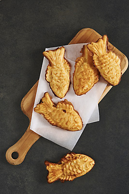 포토 JPG 스튜디오촬영 검은배경 디저트 실내 누끼 사람없음 하이앵글 여러개 뜨거움 달콤 겨울간식 군것질 붕어빵 플랫레이 국내포토 음식 빵 뷰포인트 다수 백그라운드 내부 검은색 플랫 맛 파일형식