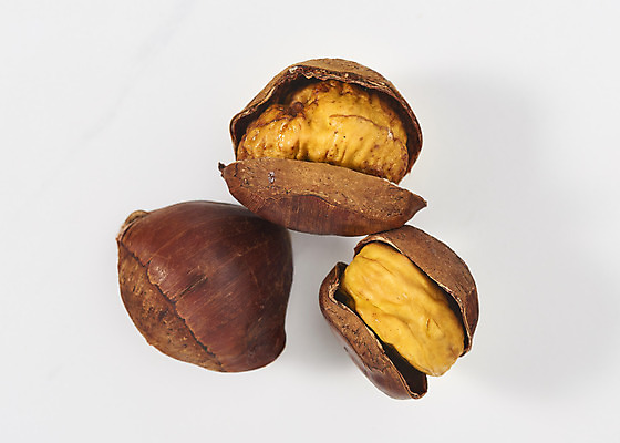 포토 JPG 스튜디오촬영 디저트 실내 누끼 사람없음 하이앵글 뜨거움 세개 달콤 겨울음식 흰배경 겨울간식 군것질 군밤 플랫레이 제철음식 국내포토 음식 뷰포인트 백그라운드 겨울 3 내부 흰색 플랫 맛 밤_견과류 굽기 제철 파일형식