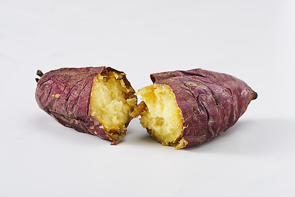 포토 JPG 스튜디오촬영 단면 디저트 실내 누끼 사람없음 두개 뜨거움 달콤 겨울음식 흰배경 겨울간식 군것질 군고구마 제철음식 국내포토 음식 백그라운드 2 겨울 내부 흰색 맛 구이 제철 파일형식