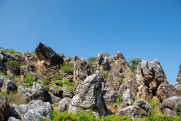 포토 JPG 주간 여행 풍경 사람없음 야외 여름 관광지 바위 기암괴석 명승지 제천 금월봉 제천10경 두꺼비바위 국내포토 자연요소 계절 문화재 돌_바위 바위_돌 산봉우리 충청북도 파일형식