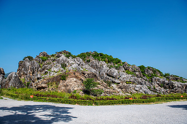 포토 JPG 주간 여행 풍경 사람없음 야외 여름 관광지 기암괴석 명승지 제천 금월봉 제천10경 두꺼비바위 국내포토 자연요소 계절 문화재 바위_돌 산봉우리 충청북도 파일형식
