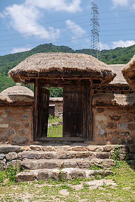 포토 JPG 주간 여행 하늘 초가집 풍경 사람없음 야외 여름 관광지 명승지 제천 제천10경 제천정원태고택 국내포토 자연요소 계절 고건축 한옥 문화재 충청북도 파일형식