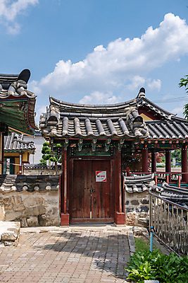 포토 JPG 주간 구름 여행 하늘 풍경 사람없음 야외 여름 관광지 서재 내삼문 동재 명륜당 명승지 제천 제천향교 대성전 제천10경 국내포토 자연요소 계절 문화재 성전 전통문 충청북도 향교 파일형식