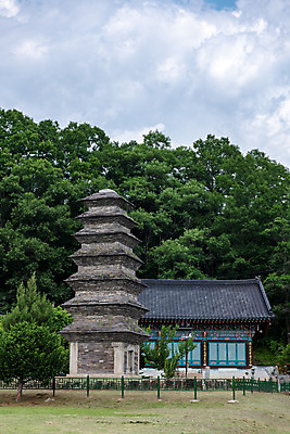 포토 JPG 주간 나무 구름 여행 하늘 풍경 사람없음 야외 여름 관광지 명승지 제천 제천10경 제천장락동칠층모전석탑 국내포토 자연요소 식물 계절 문화재 석탑 충청북도 파일형식