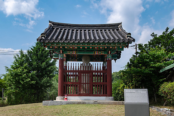 포토 JPG 주간 구름 여행 하늘 풍경 사람없음 야외 여름 관광지 명승지 석불 제천 제천10경 두학동석조여래입상 국내포토 자연요소 계절 문화재 불상 충청북도 파일형식