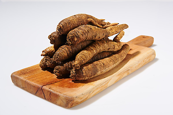 포토 JPG 스튜디오촬영 채소 식재료 실내 사람없음 쌓기 여러개 신선 흰배경 유기농 나무도마 더덕 자연산 제철 제철음식 국내포토 웰빙 음식 다수 백그라운드 모션 자연 도마 내부 목재 흰색 파일형식