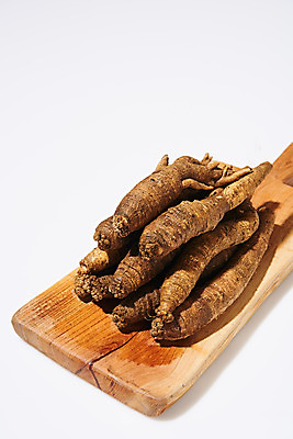 포토 JPG 스튜디오촬영 채소 식재료 실내 사람없음 쌓기 여러개 신선 흰배경 유기농 나무도마 더덕 자연산 제철 제철음식 국내포토 웰빙 음식 다수 백그라운드 모션 자연 도마 내부 목재 흰색 파일형식