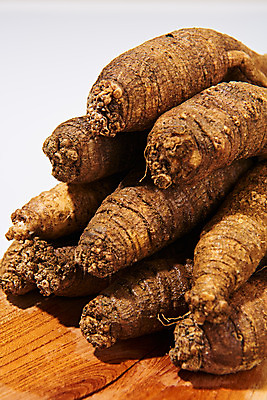 포토 JPG 스튜디오촬영 채소 식재료 실내 근접촬영 사람없음 쌓기 여러개 신선 흰배경 유기농 나무도마 더덕 자연산 제철 제철음식 국내포토 웰빙 음식 뷰포인트 다수 백그라운드 모션 자연 도마 내부 목재 흰색 파일형식