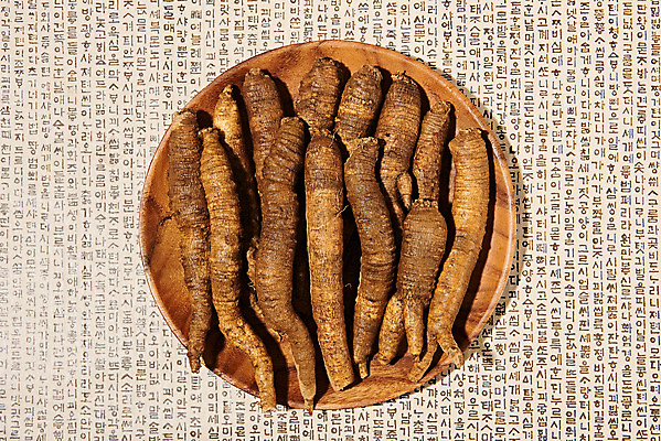 포토 JPG 스튜디오촬영 채소 식재료 실내 한글 사람없음 하이앵글 여러개 신선 유기농 한지배경 나무접시 더덕 자연산 제철 플랫레이 제철음식 국내포토 문자 접시 웰빙 음식 뷰포인트 다수 백그라운드 자연 내부 플랫 파일형식