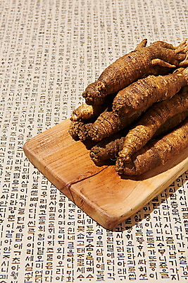 포토 JPG 스튜디오촬영 채소 식재료 실내 한글 사람없음 쌓기 여러개 신선 유기농 한지배경 나무도마 더덕 자연산 제철 제철음식 국내포토 문자 웰빙 음식 다수 백그라운드 모션 자연 도마 내부 목재 파일형식