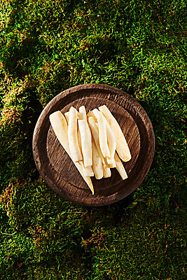 포토 JPG 스튜디오촬영 채소 식재료 실내 이끼 사람없음 하이앵글 여러개 신선 유기농 나무접시 더덕 자연산 제철 플랫레이 초록배경 제철음식 깐더덕 국내포토 접시 웰빙 음식 뷰포인트 다수 백그라운드 자연 내부 초록색 플랫 파일형식