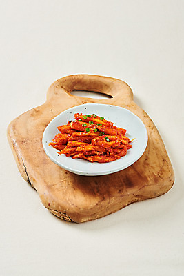 포토 JPG 스튜디오촬영 채소 반찬 실내 사람없음 나무도마 더덕 더덕무침 베이지색배경 국내포토 음식 백그라운드 도마 내부 목재 무침 베이지색 파일형식