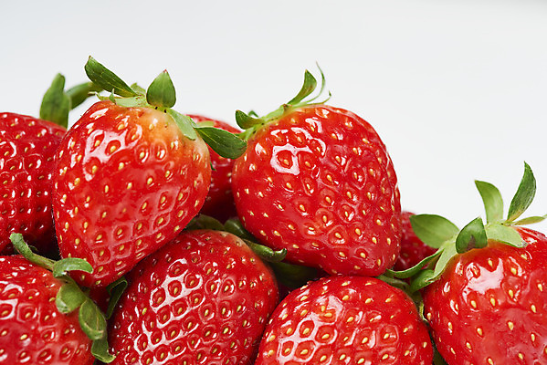 포토 JPG 스튜디오촬영 딸기 실내 누끼 근접촬영 사람없음 여러개 신선 달콤 흰배경 유기농 제철과일 국내포토 웰빙 뷰포인트 다수 백그라운드 과일 내부 흰색 맛 제철 파일형식
