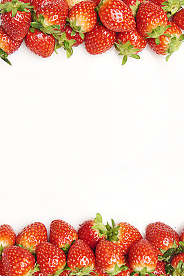 포토 JPG 스튜디오촬영 딸기 프레임 실내 누끼 사람없음 하이앵글 여러개 신선 달콤 흰배경 유기농 플랫레이 제철과일 국내포토 웰빙 뷰포인트 다수 백그라운드 과일 내부 흰색 플랫 맛 제철 파일형식