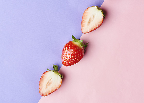 포토 JPG 스튜디오촬영 딸기 단면 실내 누끼 사람없음 하이앵글 신선 세개 달콤 유기농 보라색배경 플랫레이 분홍색배경 제철과일 국내포토 웰빙 뷰포인트 분홍색 백그라운드 과일 3 내부 보라색 플랫 맛 제철 파일형식