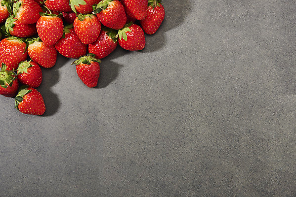 포토 JPG 스튜디오촬영 회색배경 딸기 실내 누끼 사람없음 하이앵글 여러개 신선 달콤 유기농 플랫레이 제철과일 국내포토 웰빙 뷰포인트 다수 백그라운드 과일 내부 회색 플랫 맛 제철 파일형식