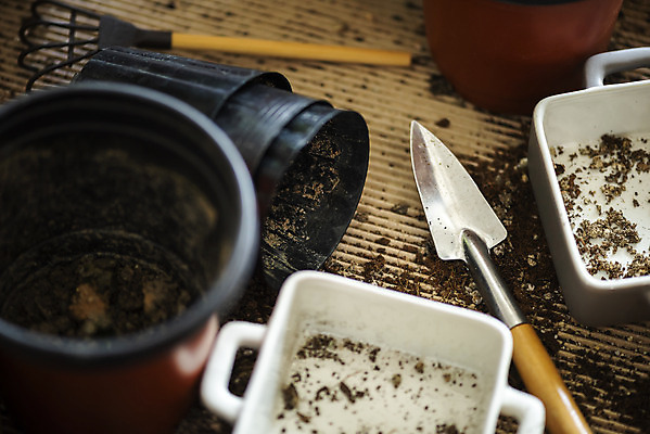 포토 JPG 화분 실내 따뜻함 취미 사람없음 흙 봄 모종삽 원예 봄맞이 원예용품 국내포토 계절 생활용품 내부 삽 파일형식