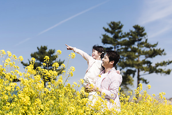 포토 JPG 주간 공원 여자 남자 딸 행복 어린이 여행 가족 안기 가족여행 서기 미소 상반신 성인 야외 두명 옆모습 30대 제주도 맑음 화목 봄 한국인 가리킴 가족라이프 아빠 핵가족 즐거움 유채 봄여행 유채밭 제주도여행 부녀 노리매공원 국내포토 자연요소 라이프스타일 계절 공공시설 꽃 감정 뷰포인트 컨셉 밭 관계 모션 날씨 한국 표정 사람 동양인 손짓 장년 파일형식