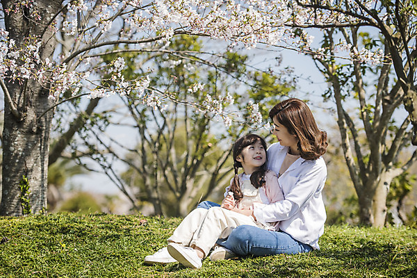 포토 JPG 주간 전신 공원 여자 딸 행복 어린이 여행 가족 안기 모녀 엄마 휴식 가족여행 미소 앉기 잔디 성인 야외 두명 앞모습 옆모습 30대 제주도 맑음 화목 봄 한국인 벚꽃 가족라이프 핵가족 즐거움 봄여행 제주도여행 여자만 노리매공원 국내포토 자연요소 식물 라이프스타일 계절 공공시설 꽃 감정 뷰포인트 컨셉 관계 모션 날씨 한국 표정 사람 동양인 장년 파일형식