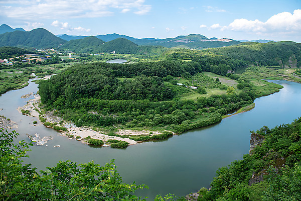 포토 JPG 주간 여행 풍경 사람없음 야외 여름 관광지 강 명승지 제천 원호유허비및관란정 제천10경 평창강 국내포토 자연요소 계절 문화재 충청북도 사당 파일형식