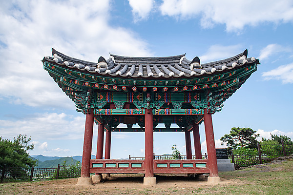 포토 JPG 주간 구름 여행 하늘 풍경 사람없음 야외 여름 관광지 정자 명승지 제천 원호유허비및관란정 제천10경 국내포토 자연요소 건축물 계절 문화재 충청북도 사당 파일형식