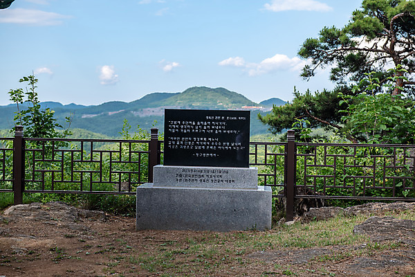 포토 JPG 주간 구름 여행 하늘 풍경 사람없음 야외 여름 관광지 비석 명승지 제천 원호유허비및관란정 제천10경 국내포토 자연요소 계절 문화재 충청북도 사당 파일형식