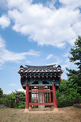 포토 JPG 주간 구름 여행 하늘 풍경 사람없음 야외 여름 관광지 정자 명승지 제천 원호유허비및관란정 제천10경 국내포토 자연요소 건축물 계절 문화재 충청북도 사당 파일형식