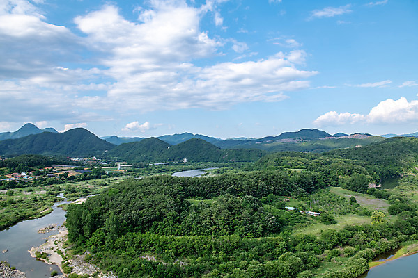 포토 JPG 주간 구름 여행 하늘 풍경 사람없음 야외 여름 관광지 강 명승지 제천 원호유허비및관란정 제천10경 평창강 국내포토 자연요소 계절 문화재 충청북도 사당 파일형식