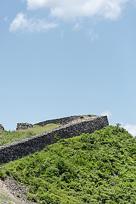 포토 JPG 주간 구름 여행 하늘 풍경 사람없음 야외 여름 관광지 돌_바위 국내여행 단양 명승지 성곽길 단양적성 성재산 국내포토 자연요소 계절 길 산 충청북도 산성 파일형식