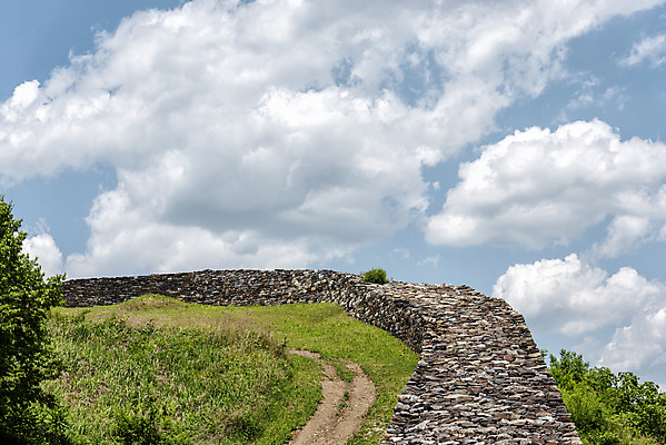 포토 JPG 주간 구름 여행 하늘 풍경 사람없음 야외 여름 관광지 돌_바위 국내여행 단양 명승지 성곽길 단양적성 성재산 국내포토 자연요소 계절 길 산 충청북도 산성 파일형식
