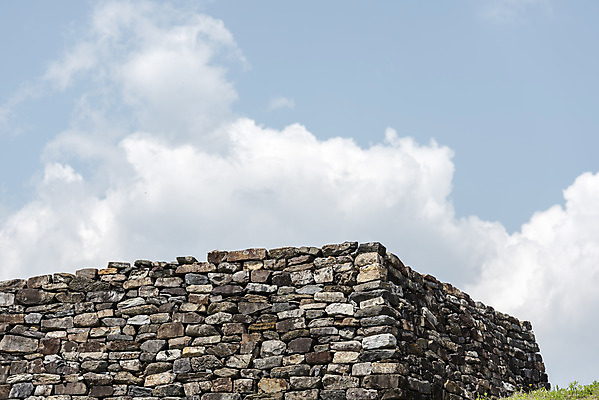포토 JPG 주간 구름 여행 하늘 풍경 사람없음 야외 여름 관광지 돌_바위 국내여행 단양 명승지 성곽길 단양적성 성재산 국내포토 자연요소 계절 길 산 충청북도 산성 파일형식