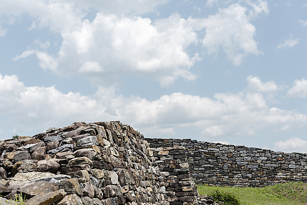 포토 JPG 주간 구름 여행 하늘 풍경 사람없음 야외 여름 관광지 돌_바위 국내여행 단양 명승지 성곽길 단양적성 성재산 국내포토 자연요소 계절 길 산 충청북도 산성 파일형식