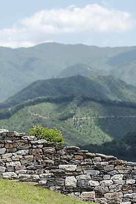포토 JPG 주간 여행 풍경 사람없음 야외 여름 관광지 돌_바위 국내여행 단양 명승지 성곽길 단양적성 성재산 국내포토 자연요소 계절 길 산 충청북도 산성 파일형식