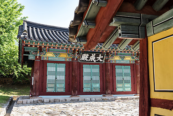 포토 JPG 주간 한국전통 여행 풍경 사람없음 야외 여름 관광지 문화재 국내여행 단양 명승지 대성전 영춘향교 국내포토 자연요소 전통 계절 한국 성전 충청북도 향교 파일형식