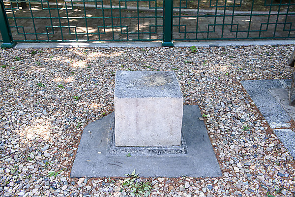 포토 JPG 주간 여행 풍경 사람없음 야외 여름 관광지 문화재 국내여행 단양 명승지 수몰이주기념관 석탑재 국내포토 자연요소 계절 충청북도 기념관 석조물 파일형식