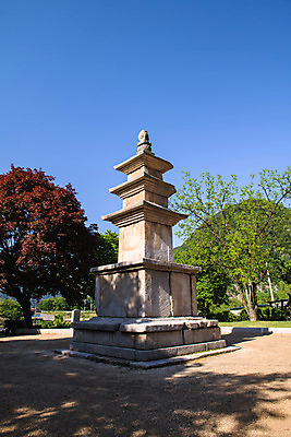 포토 JPG 주간 나무 여행 하늘 풍경 사람없음 야외 여름 관광지 문화재 국내여행 단양 명승지 삼층석탑 향산리삼층석탑 국내포토 자연요소 식물 계절 석탑 충청북도 파일형식