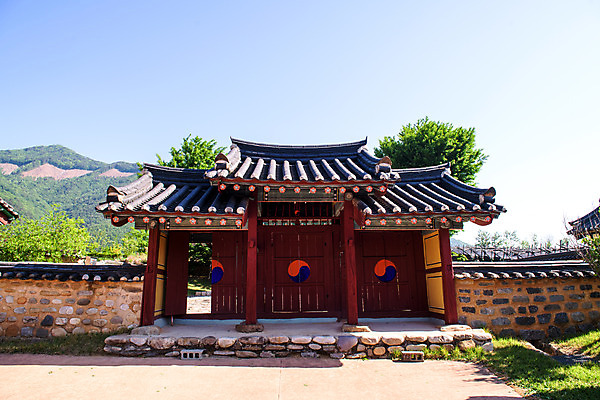 포토 JPG 주간 여행 풍경 사람없음 야외 여름 관광지 문화재 국내여행 내삼문 단양 명승지 향교 영춘향교 국내포토 자연요소 계절 고건축 전통문 충청북도 교육기관 파일형식