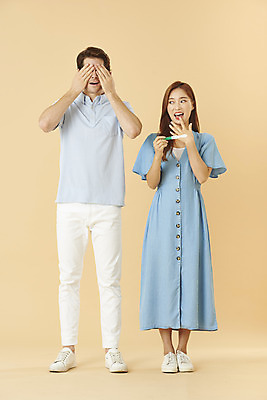 포토 JPG 스튜디오촬영 전신 서양인 외국인 커플 여자 남자 커플라이프 실내 사랑 서기 미소 들기 누끼 20대 성인 두명 앞모습 30대 다정 놀람 임신 기쁨 한국인 눈가림 다문화 국제결혼 노란배경 임신테스트기 성인만 국제커플 국내포토 라이프스타일 감정 뷰포인트 결혼 백그라운드 컨셉 관계 모션 표정 사람 동양인 인종 청년 내부 장년 노란색 가림 의료용품 사회이슈 파일형식