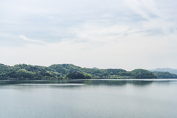 포토 JPG 주간 구름 여행 하늘 풍경 사람없음 야외 관광지 봄 국내여행 명승지 예당저수지 국내포토 예산군 자연요소 계절 저수지 충청남도 파일형식 예산_지역